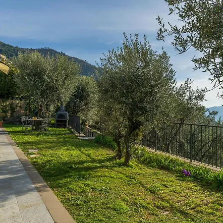 Апартаменты With Sea View, Private Garden, Больяско